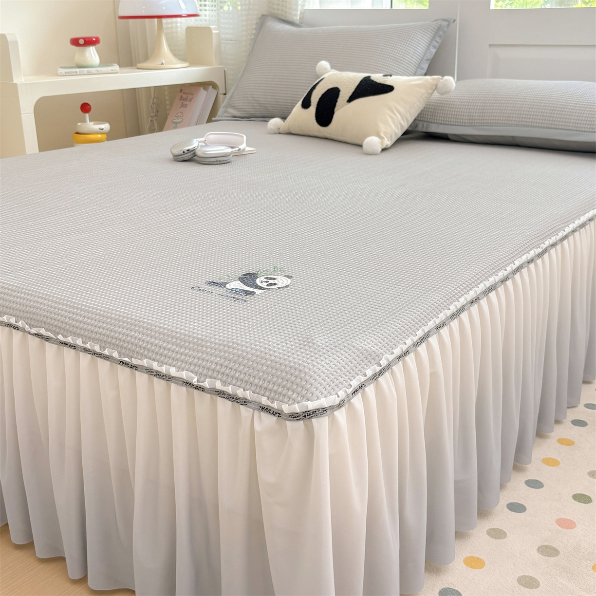 91家纺网 家纺一手货源 找家纺 宜派家纺 2025新款高分子凉感丝床裙凉席三件套系列 可爱熊-灰 床裙款