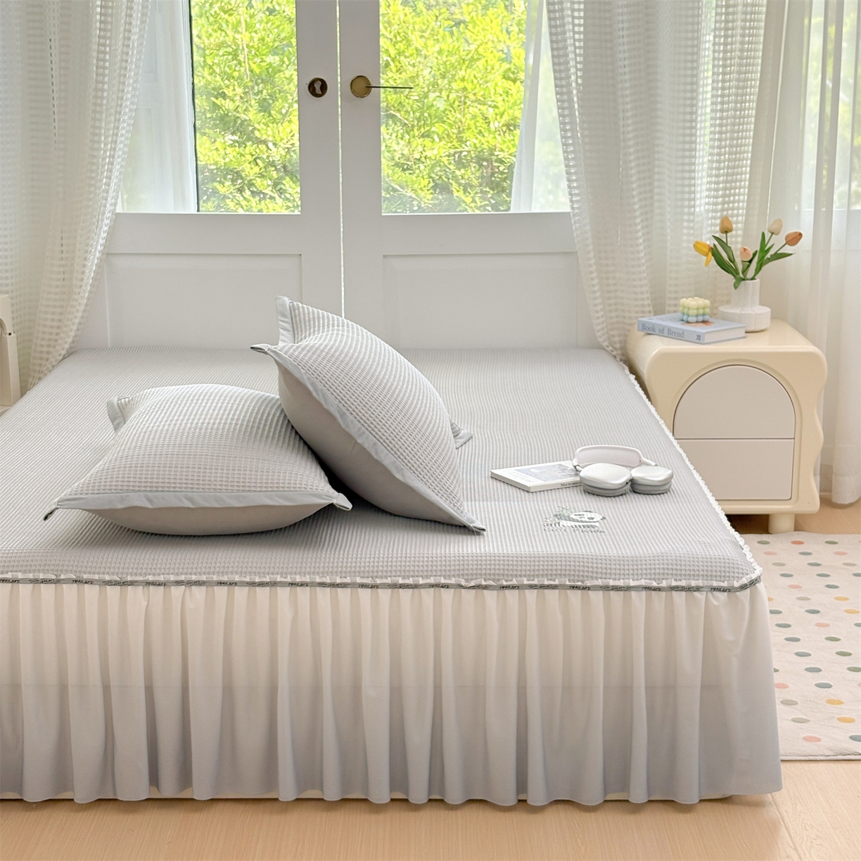 91家纺网 家纺一手货源 找家纺 宜派家纺 2025新款高分子凉感丝床裙凉席三件套系列 可爱熊-灰 床裙款