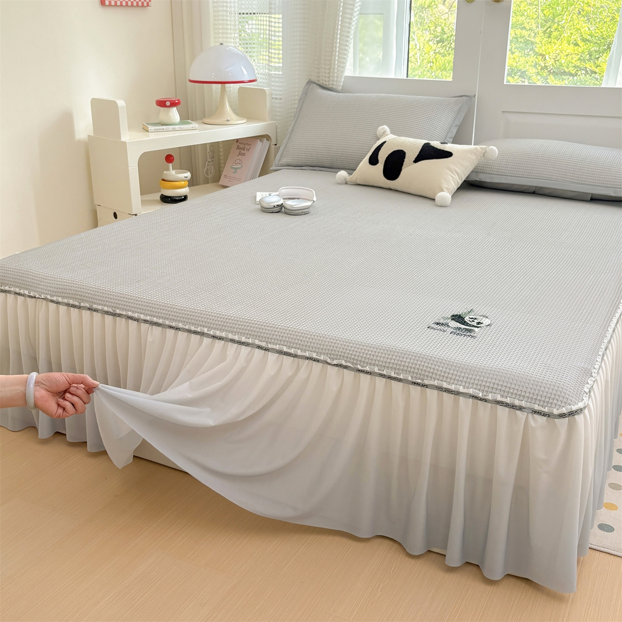 91家纺网 家纺一手货源 找家纺 宜派家纺 2025新款高分子凉感丝床裙凉席三件套系列 可爱熊-灰 床裙款