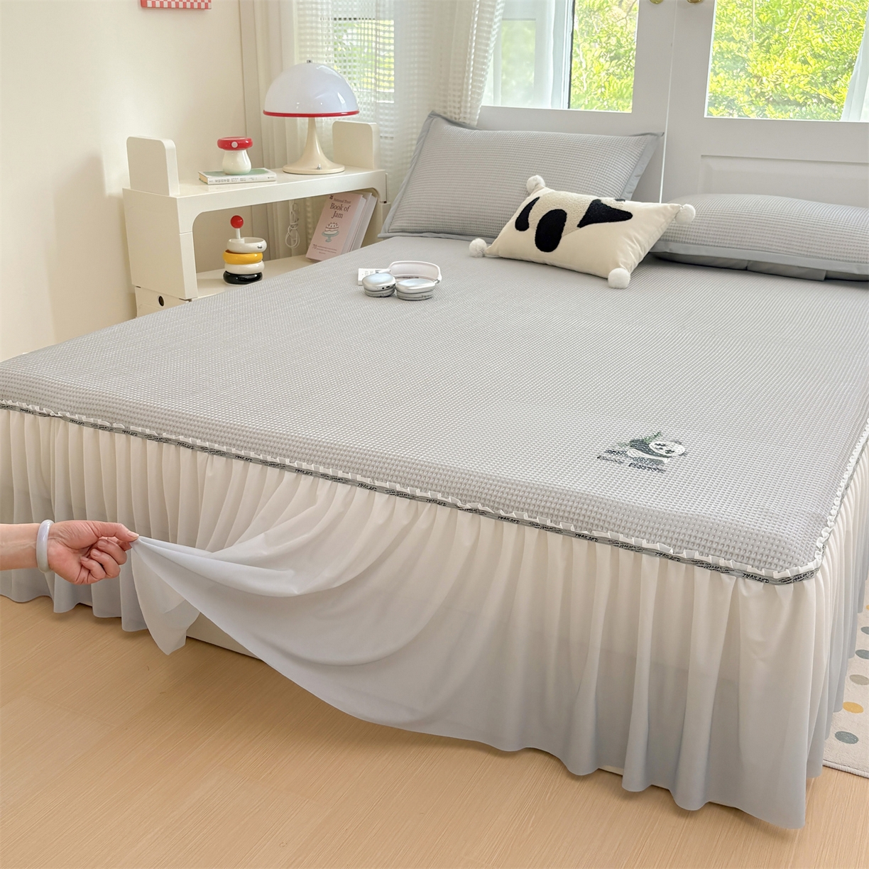 91家纺网 家纺一手货源 找家纺 宜派家纺 2025新款高分子凉感丝床裙凉席三件套系列 可爱熊-灰 床裙款