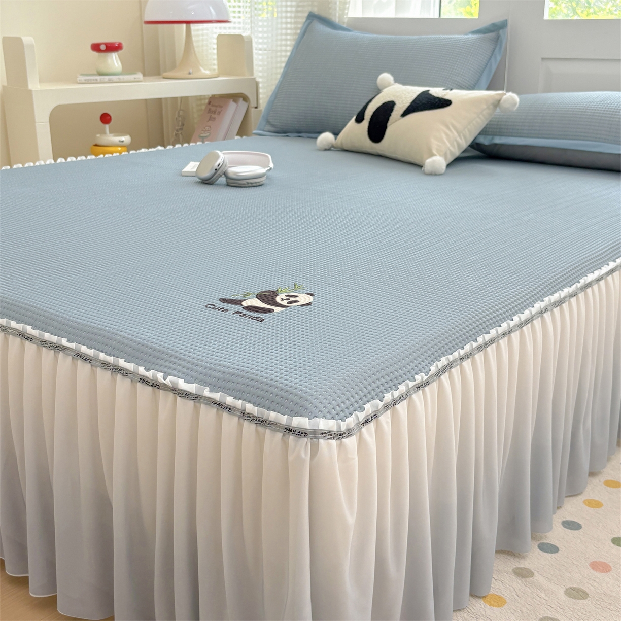 91家纺网 家纺一手货源 找家纺 宜派家纺 2025新款高分子凉感丝床裙凉席三件套系列 可爱熊-蓝 床裙款