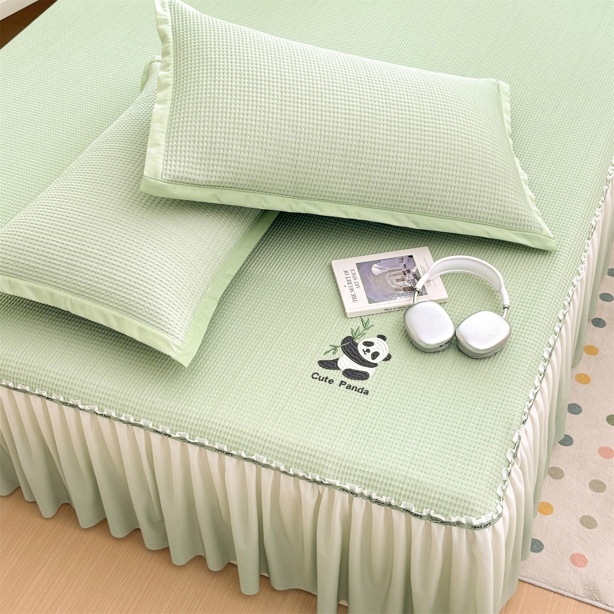 91家纺网 家纺一手货源 找家纺 宜派家纺 2025新款高分子凉感丝床裙凉席三件套系列 可爱熊-绿 床裙款