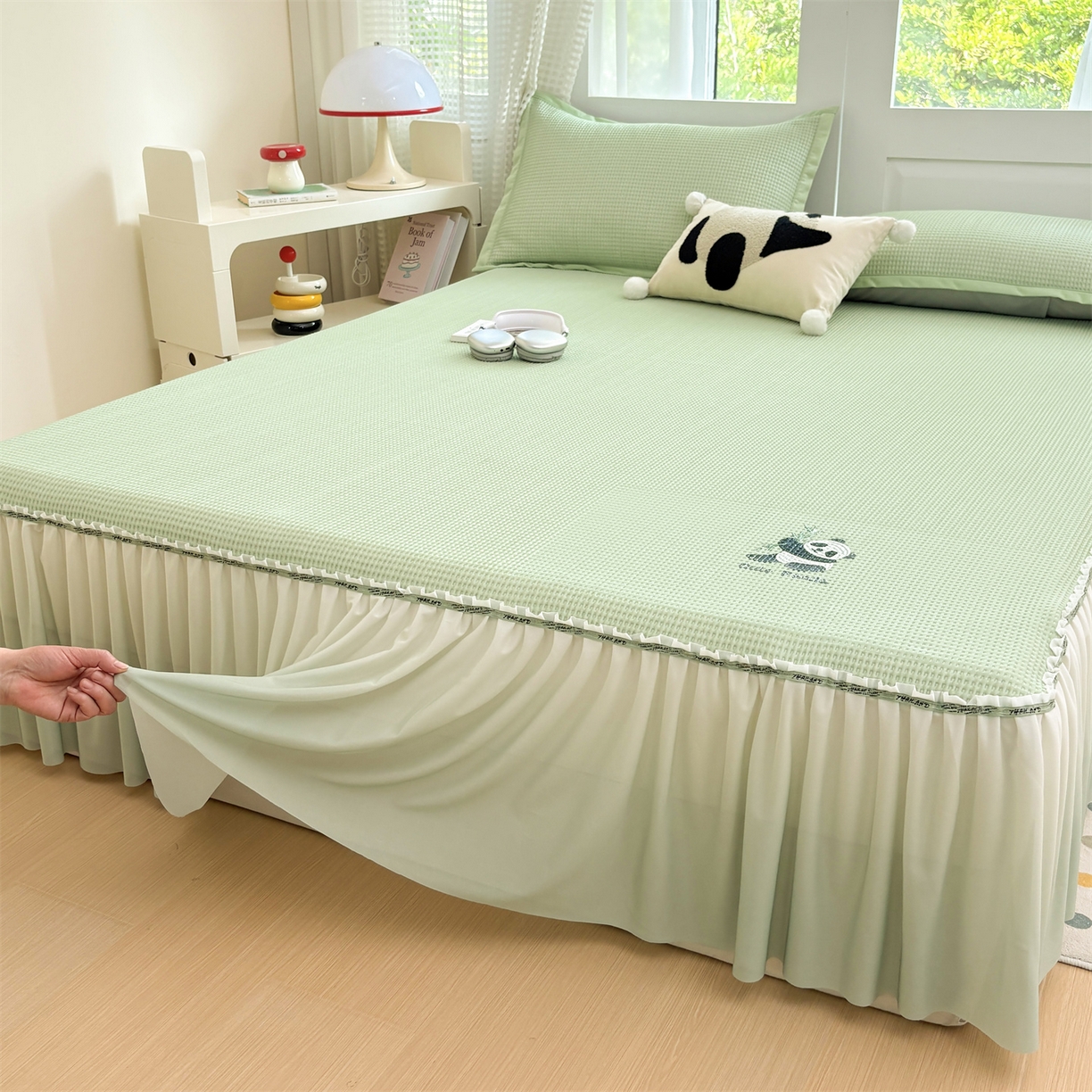 91家纺网 家纺一手货源 找家纺 宜派家纺 2025新款高分子凉感丝床裙凉席三件套系列 可爱熊-绿 床裙款