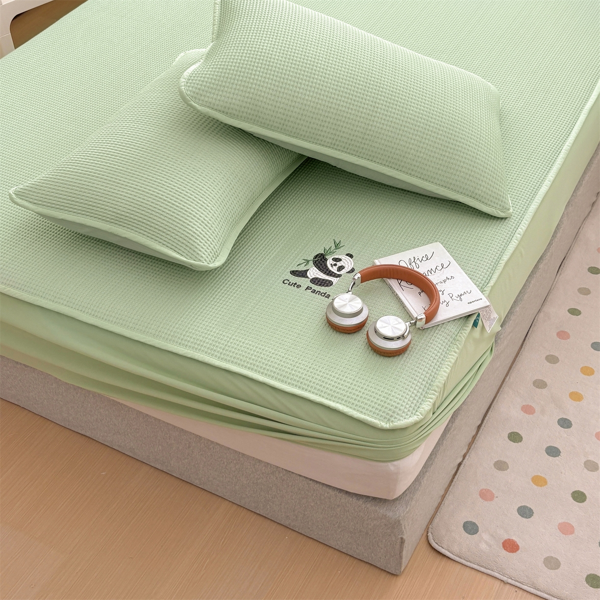 91家纺网 家纺一手货源 找家纺 宜派家纺 2025新款高分子凉感丝床裙凉席三件套系列 可爱熊-绿 床笠款