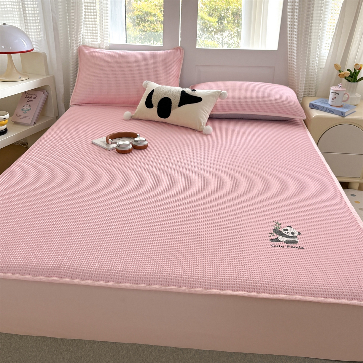 91家纺网 家纺一手货源 找家纺 宜派家纺 2025新款高分子凉感丝床裙凉席三件套系列 可爱熊-粉 床笠款