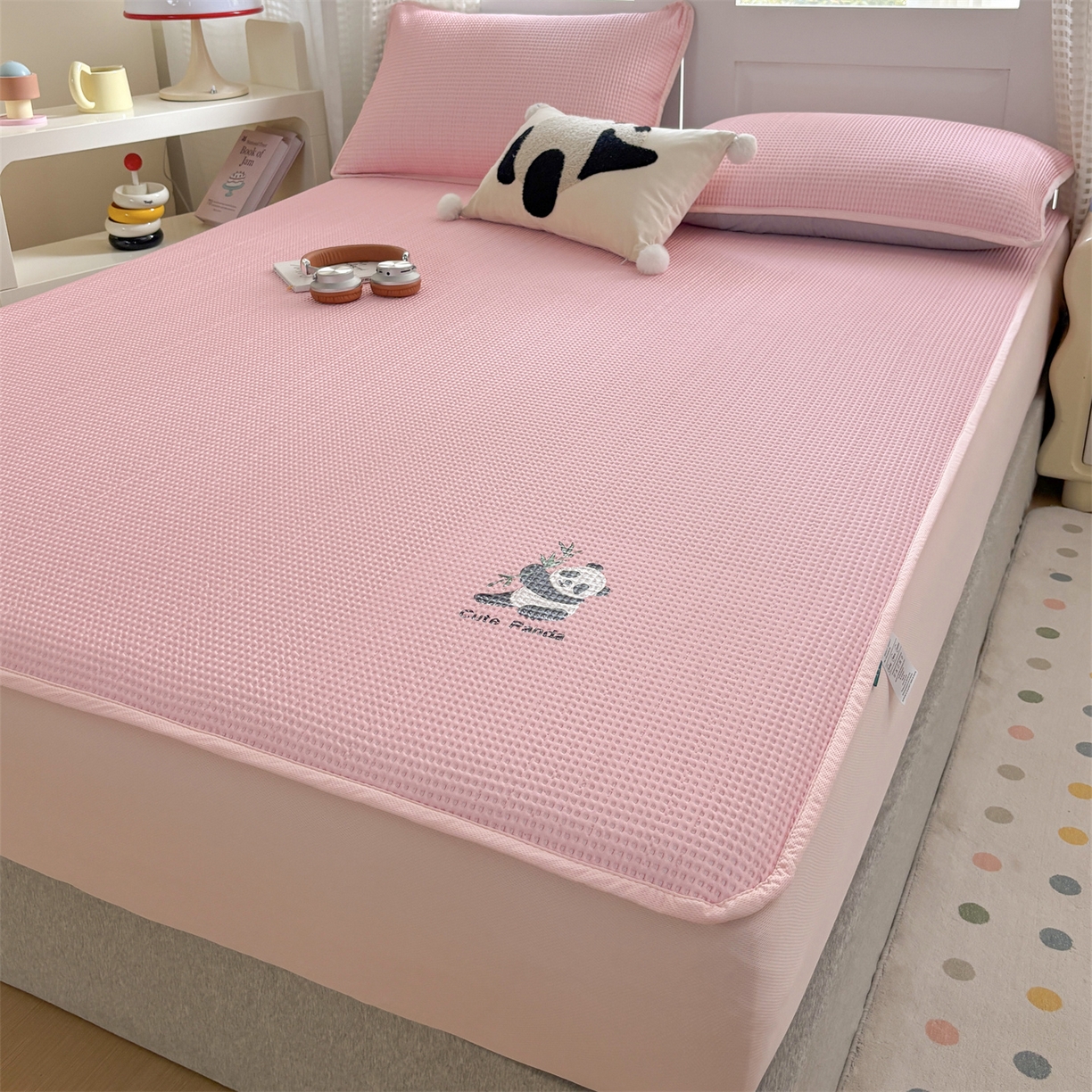 91家纺网 家纺一手货源 找家纺 宜派家纺 2025新款高分子凉感丝床裙凉席三件套系列 可爱熊-粉 床笠款