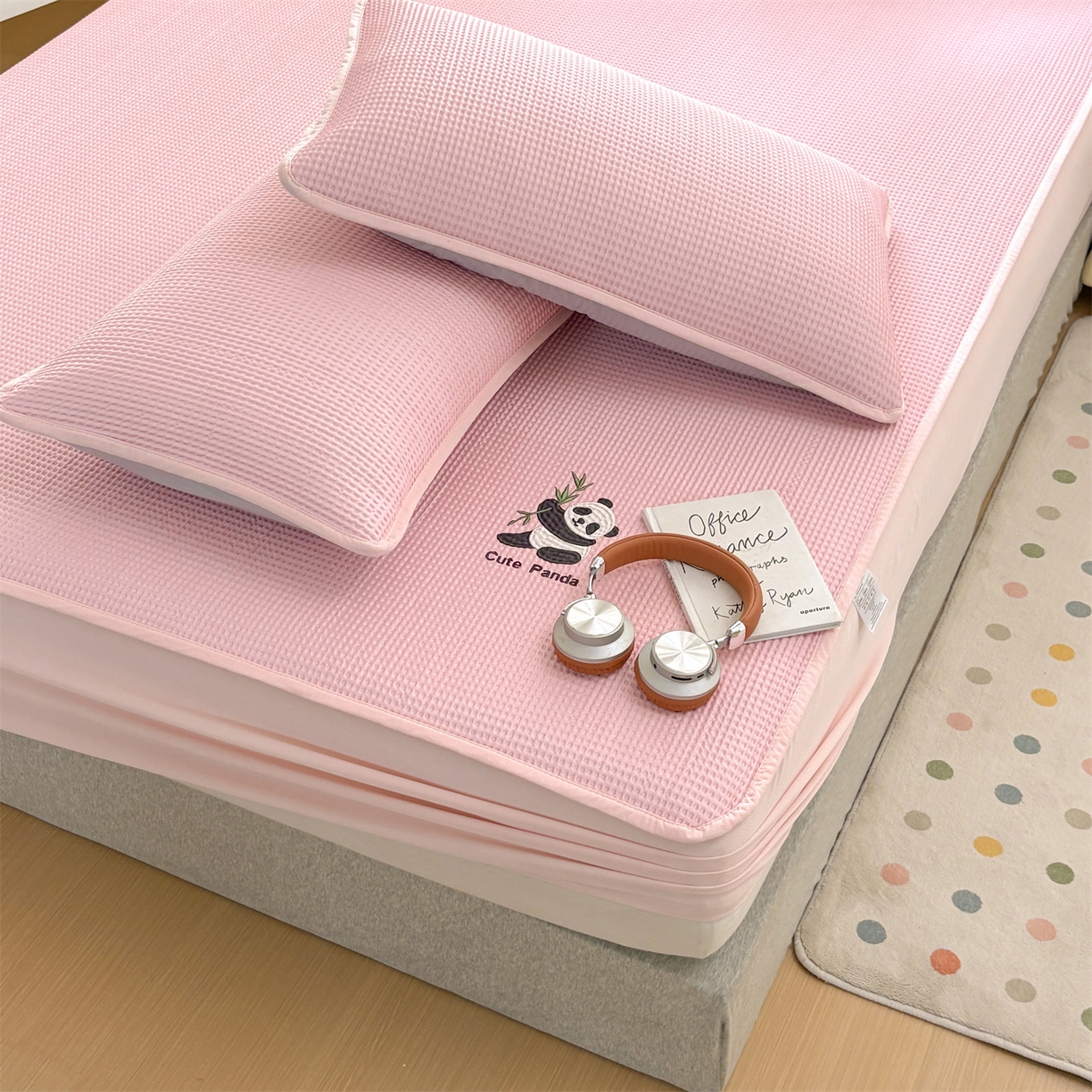 91家纺网 家纺一手货源 找家纺 宜派家纺 2025新款高分子凉感丝床裙凉席三件套系列 可爱熊-粉 床笠款