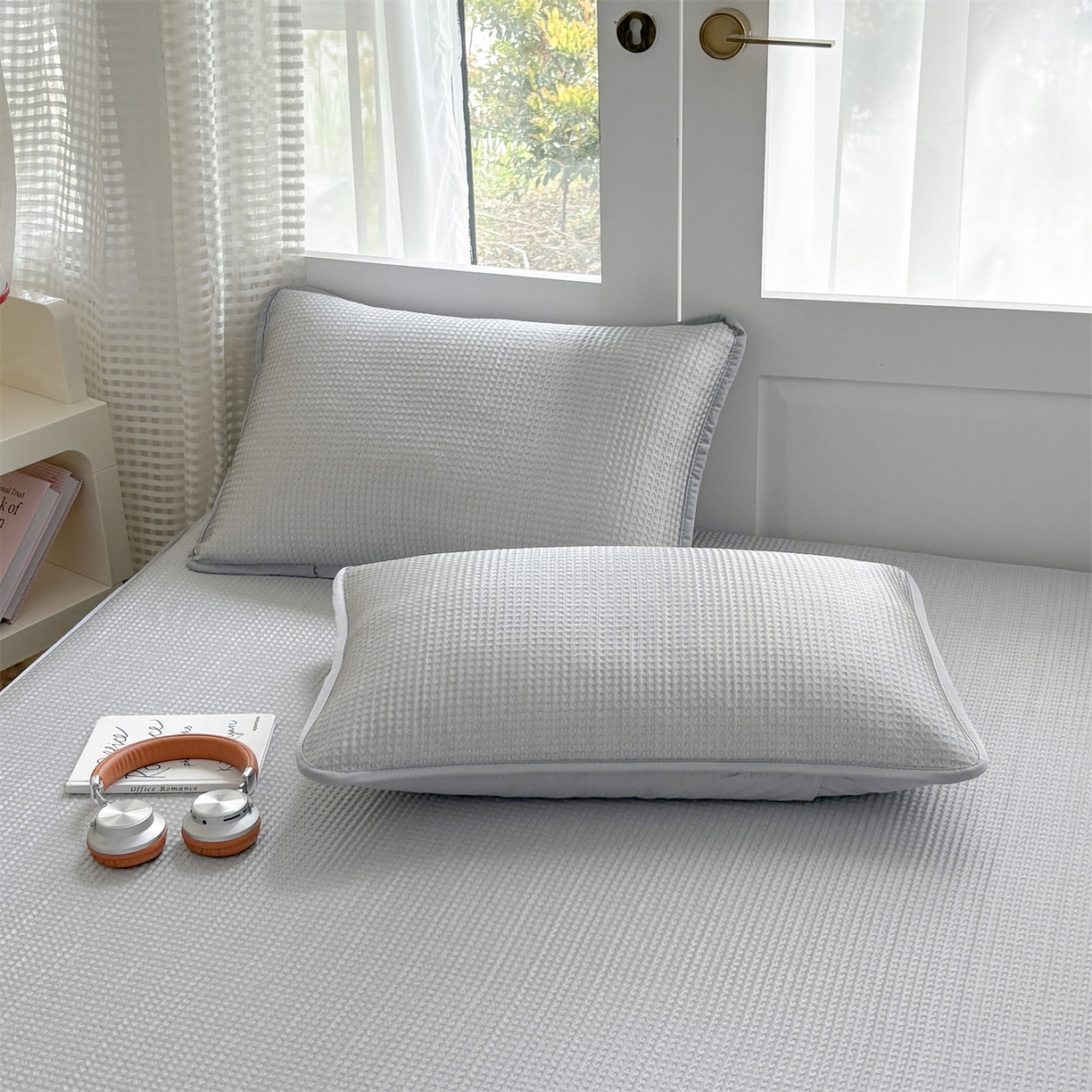 91家纺网 家纺一手货源 找家纺 宜派家纺 2025新款高分子凉感丝床裙凉席三件套系列 可爱熊-灰 床笠款