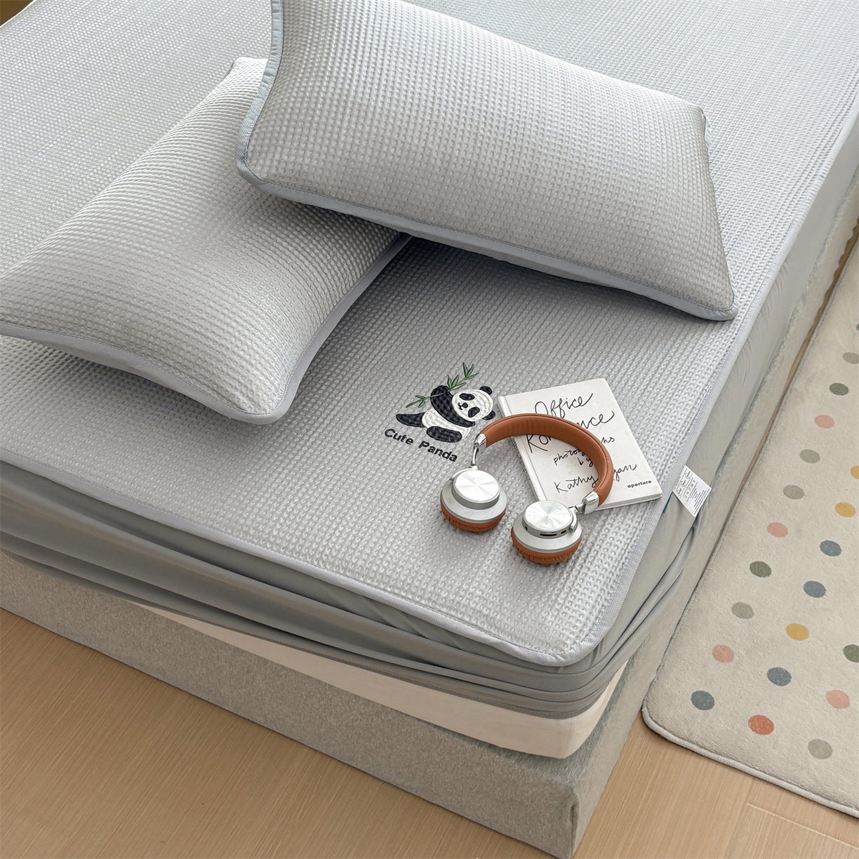 91家纺网 家纺一手货源 找家纺 宜派家纺 2025新款高分子凉感丝床裙凉席三件套系列 可爱熊-灰 床笠款