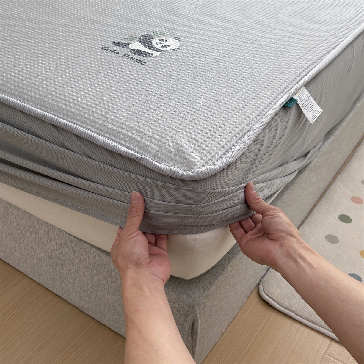 91家纺网 家纺一手货源 找家纺 宜派家纺 2025新款高分子凉感丝床裙凉席三件套系列 可爱熊-灰 床笠款