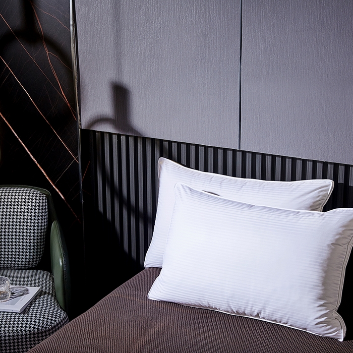 91家纺网 家纺一手货源 找家纺 静若居羽绒被壳 2023新款 全棉缎条羽绒枕缎纹羽绒枕立体羽绒枕 缎条白色高枕