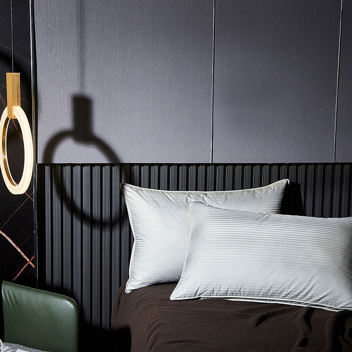 91家纺网 家纺一手货源 找家纺 静若居羽绒被壳 2023新款 全棉缎条羽绒枕缎纹羽绒枕立体羽绒枕 缎条灰色中枕