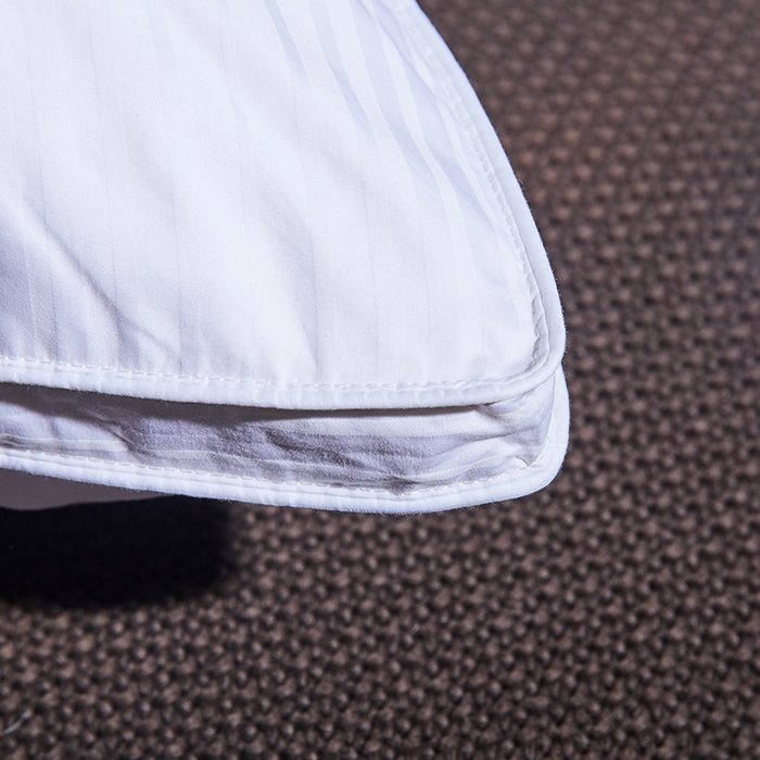 91家纺网 家纺一手货源 找家纺 静若居羽绒被壳 2023新款 全棉缎条羽绒枕缎纹羽绒枕立体羽绒枕 缎条白色高枕