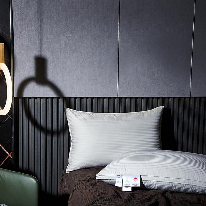 91家纺网 家纺一手货源 找家纺 静若居羽绒被壳 2023新款 全棉缎条羽绒枕缎纹羽绒枕立体羽绒枕 缎条灰色高枕