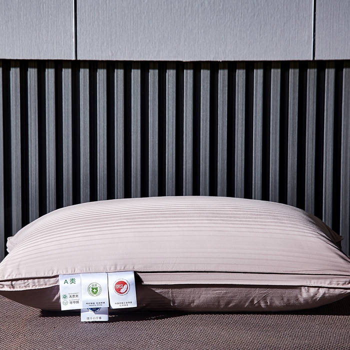 91家纺网 家纺一手货源 找家纺 静若居羽绒被壳 2023新款 全棉缎条羽绒枕缎纹羽绒枕立体羽绒枕 缎条豆沙色低枕