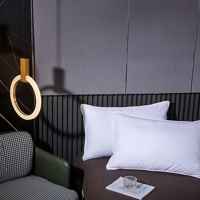 91家纺网 家纺一手货源 找家纺 静若居羽绒被壳 2023新款 全棉缎条羽绒枕缎纹羽绒枕立体羽绒枕 缎条白色低枕