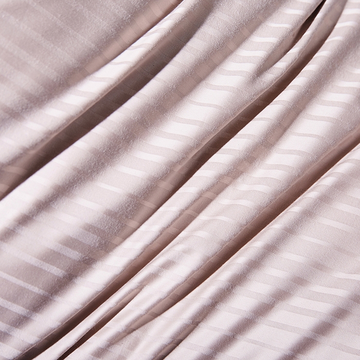 91家纺网 家纺一手货源 找家纺 静若居羽绒被壳 2023新款 全棉缎条羽绒枕缎纹羽绒枕立体羽绒枕 缎条豆沙色低枕