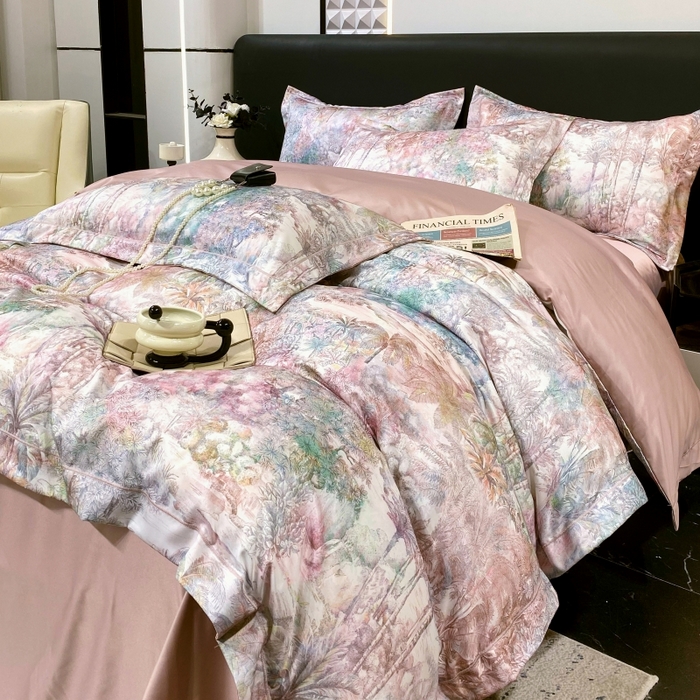 91家纺网 家纺一手货源 找家纺 大麦乐田 2025新款数码印花一字绣宽边四件套 梦境  粉