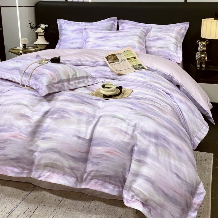 91家纺网 家纺一手货源 找家纺 大麦乐田 2025新款数码印花一字绣宽边四件套 幻彩 紫