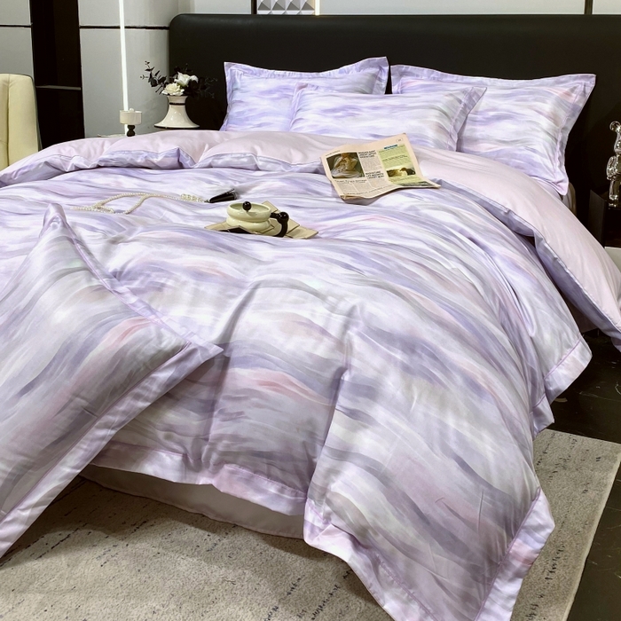 91家纺网 家纺一手货源 找家纺 大麦乐田 2025新款数码印花一字绣宽边四件套 幻彩 紫