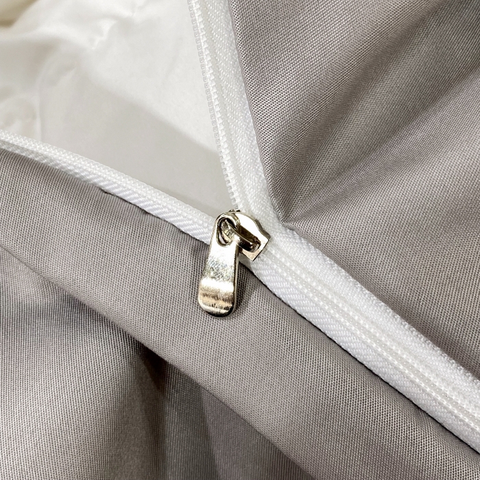 91家纺网 家纺一手货源 找家纺 大麦乐田 2025新款数码印花一字绣宽边四件套 寻觅 灰咖