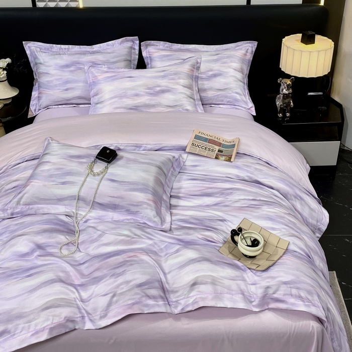 91家纺网 家纺一手货源 找家纺 大麦乐田 2025新款数码印花一字绣宽边四件套 幻彩 紫