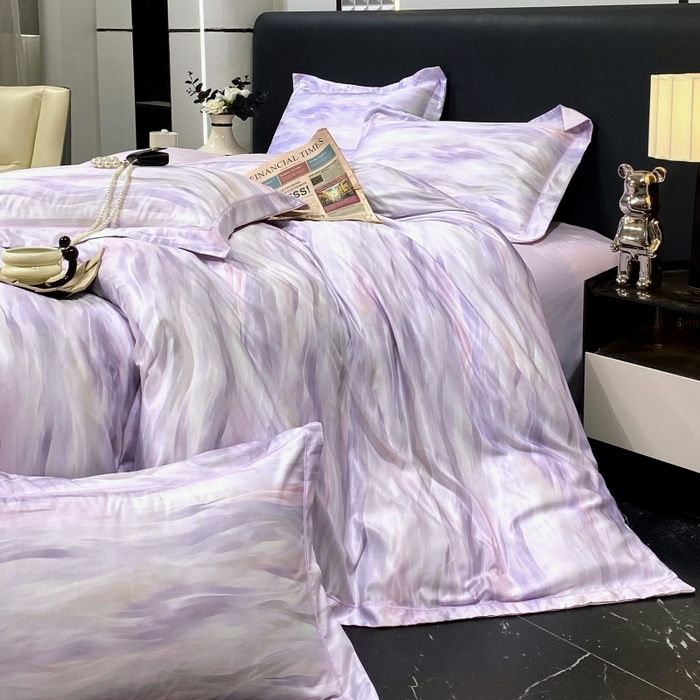 91家纺网 家纺一手货源 找家纺 大麦乐田 2025新款数码印花一字绣宽边四件套 幻彩 紫