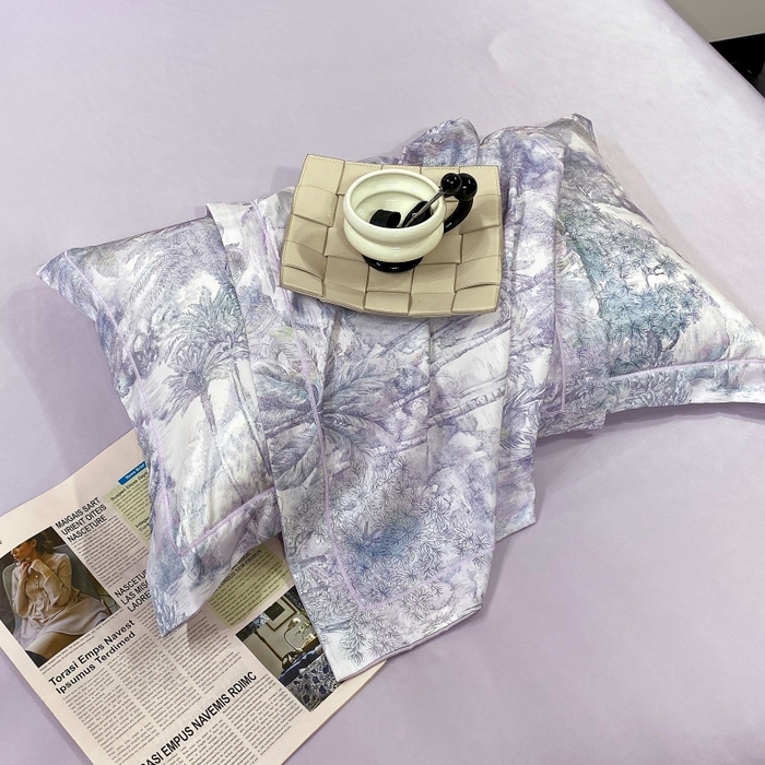 91家纺网 家纺一手货源 找家纺 大麦乐田 2025新款数码印花一字绣宽边四件套 梦境 紫