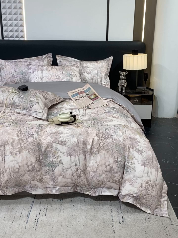 91家纺网 家纺一手货源 找家纺 大麦乐田 2025新款数码印花一字绣宽边四件套 梦境 灰咖