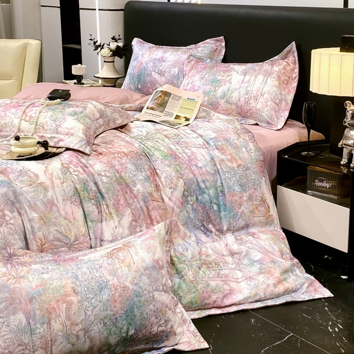 91家纺网 家纺一手货源 找家纺 大麦乐田 2025新款数码印花一字绣宽边四件套 梦境  粉