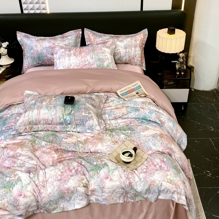 91家纺网 家纺一手货源 找家纺 大麦乐田 2025新款数码印花一字绣宽边四件套 梦境  粉