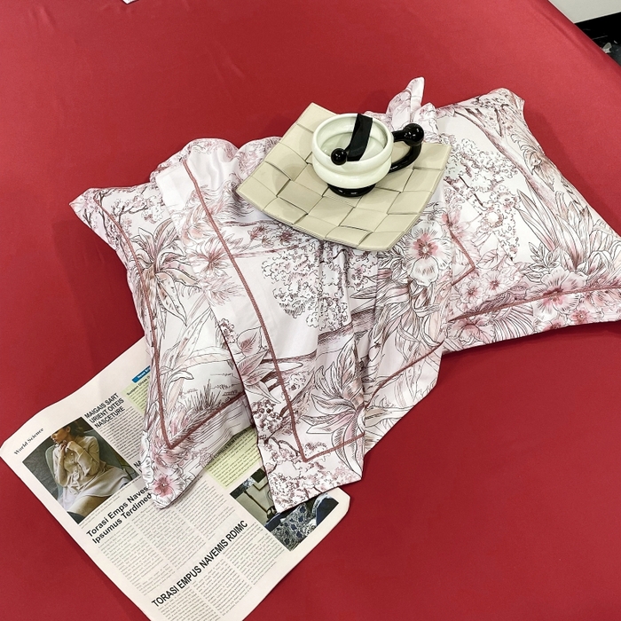 91家纺网 家纺一手货源 找家纺 大麦乐田 2025新款数码印花一字绣宽边四件套 寻觅 红