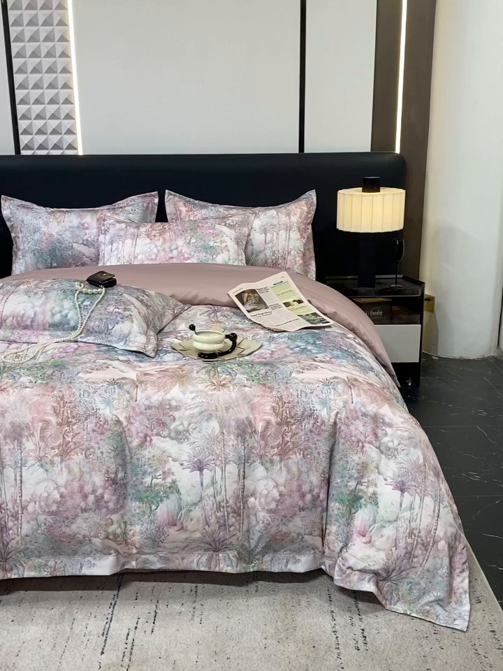 91家纺网 家纺一手货源 找家纺 大麦乐田 2025新款数码印花一字绣宽边四件套 梦境  粉