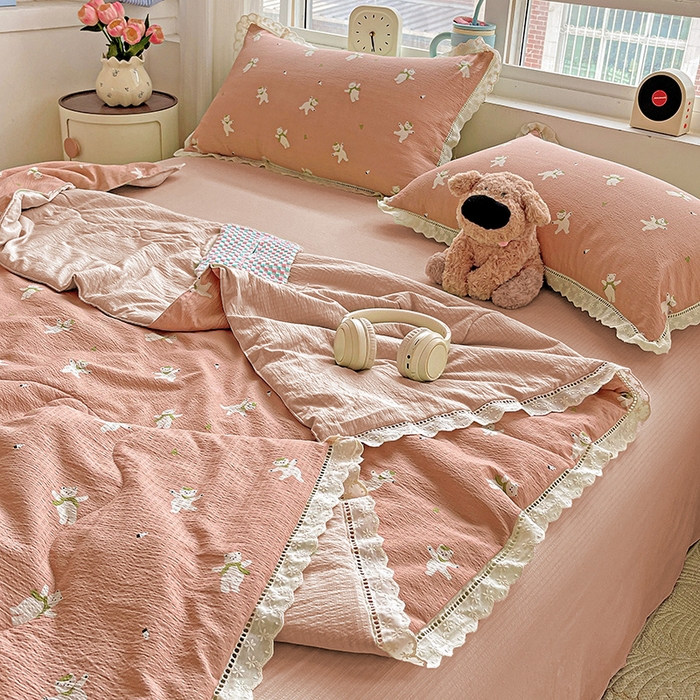 91家纺网 家纺一手货源 找家纺 （总）梦莱斯 2025新款云感木棉皱皱纱全棉花边款夏被四件套