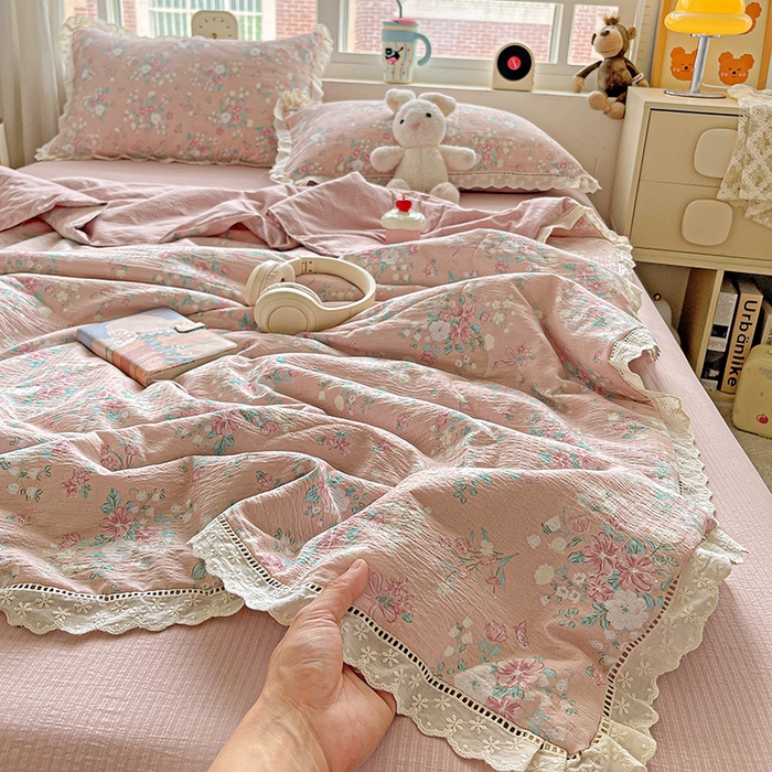 91家纺网 家纺一手货源 找家纺 （总）梦莱斯 2025新款云感木棉皱皱纱全棉花边款夏被四件套