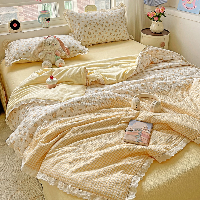 91家纺网 家纺一手货源 找家纺 梦莱斯 2025新款云感木棉皱皱纱全棉花边款夏被四件套 田园拾趣-黄