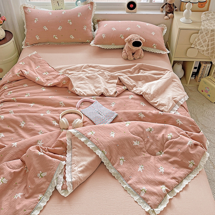 91家纺网 家纺一手货源 找家纺 （总）梦莱斯 2025新款云感木棉皱皱纱全棉花边款夏被四件套