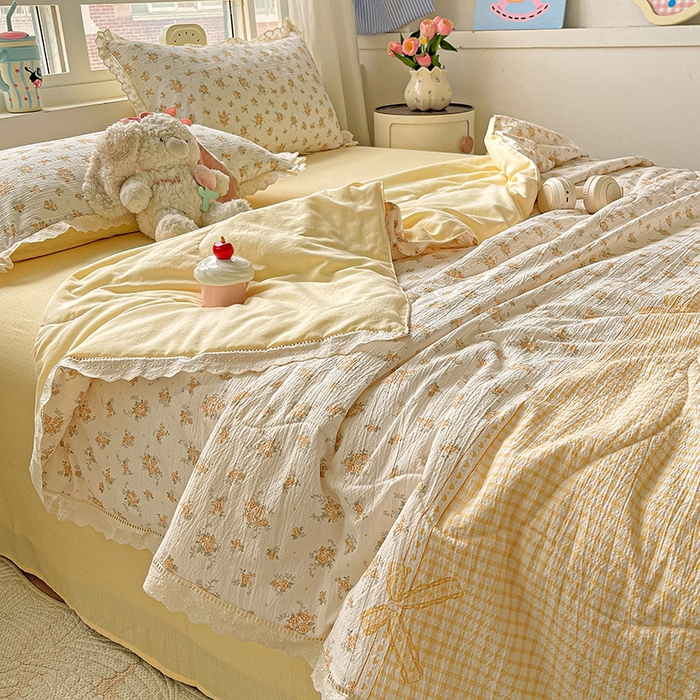 91家纺网 家纺一手货源 找家纺 梦莱斯 2025新款云感木棉皱皱纱全棉花边款夏被四件套 田园拾趣-黄