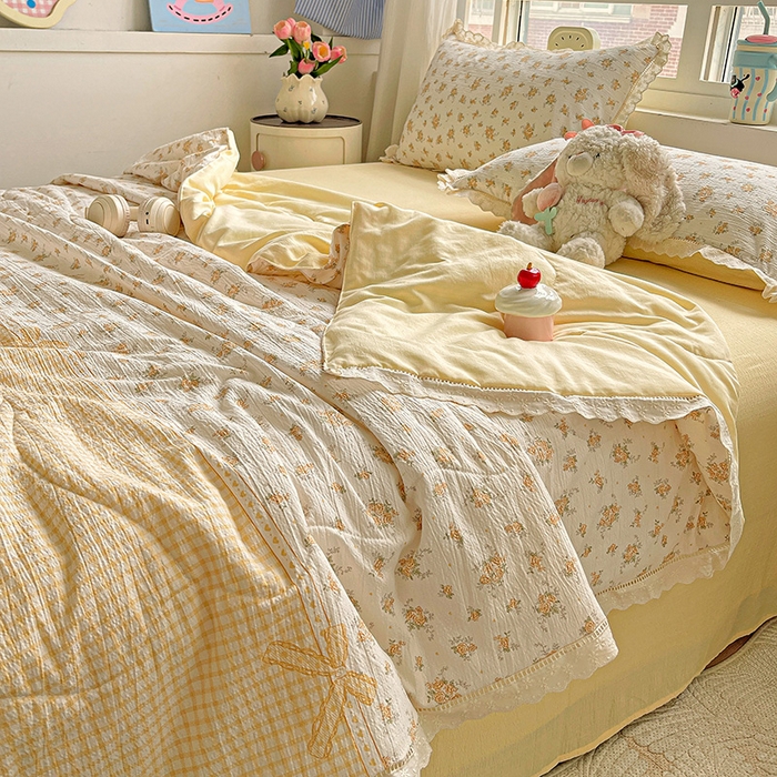 91家纺网 家纺一手货源 找家纺 梦莱斯 2025新款云感木棉皱皱纱全棉花边款夏被四件套 田园拾趣-黄