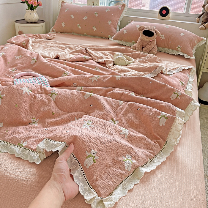 91家纺网 家纺一手货源 找家纺 （总）梦莱斯 2025新款云感木棉皱皱纱全棉花边款夏被四件套