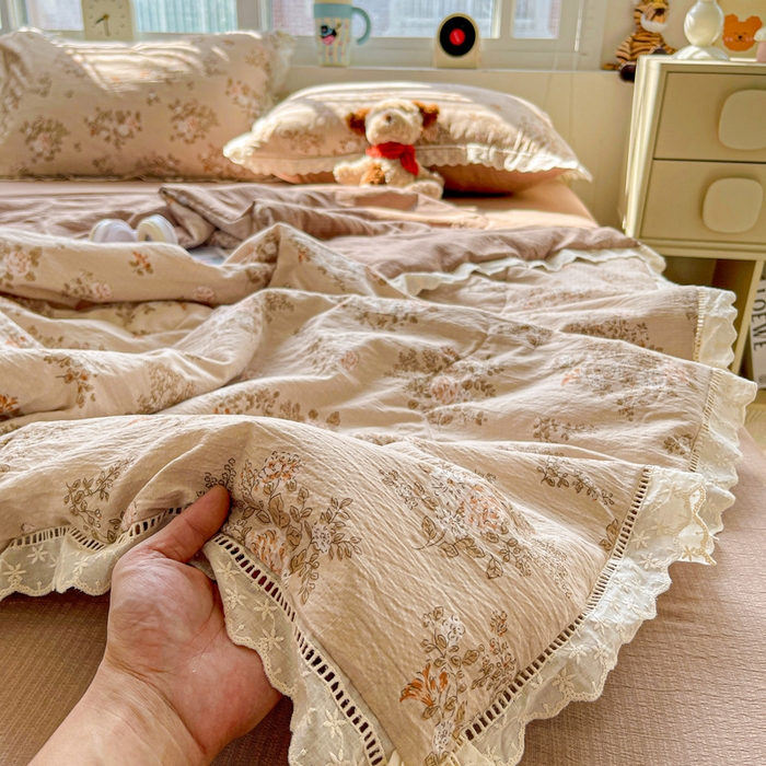 91家纺网 家纺一手货源 找家纺 （总）梦莱斯 2025新款云感木棉皱皱纱全棉花边款夏被四件套