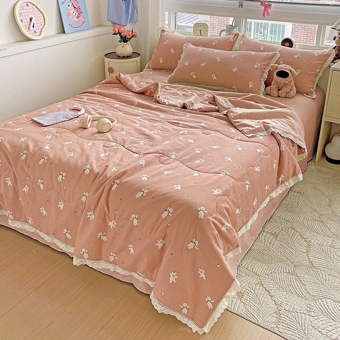 91家纺网 家纺一手货源 找家纺 （总）梦莱斯 2025新款云感木棉皱皱纱全棉花边款夏被四件套