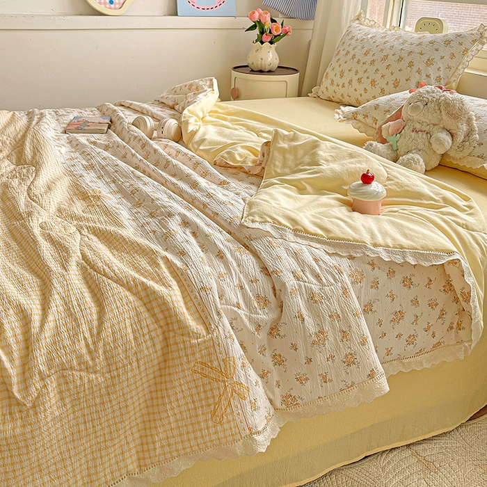 91家纺网 家纺一手货源 找家纺 梦莱斯 2025新款云感木棉皱皱纱全棉花边款夏被四件套 田园拾趣-黄