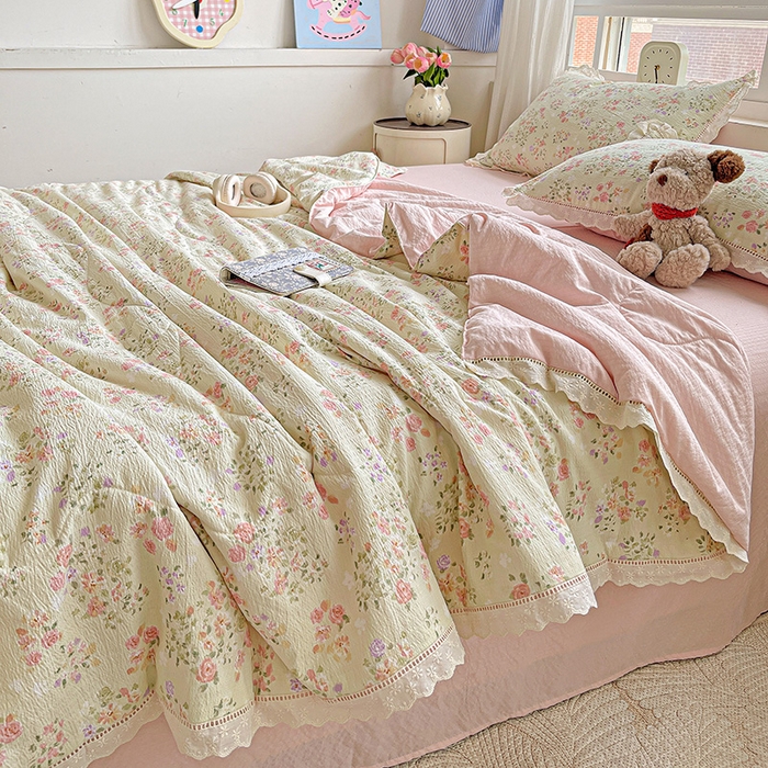 91家纺网 家纺一手货源 找家纺 梦莱斯 2025新款云感木棉皱皱纱全棉花边款夏被四件套 若欢-绿