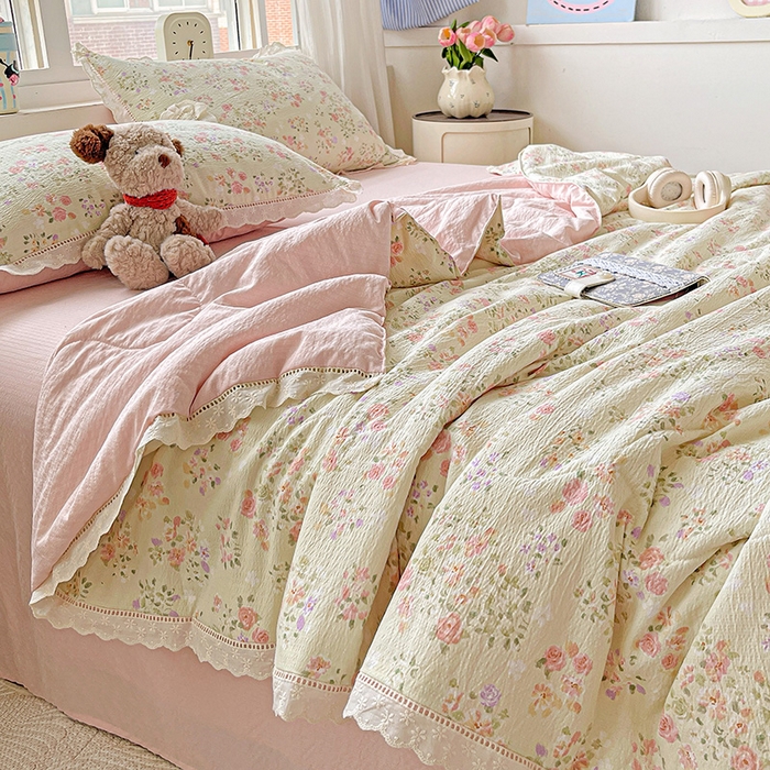 91家纺网 家纺一手货源 找家纺 梦莱斯 2025新款云感木棉皱皱纱全棉花边款夏被四件套 若欢-绿