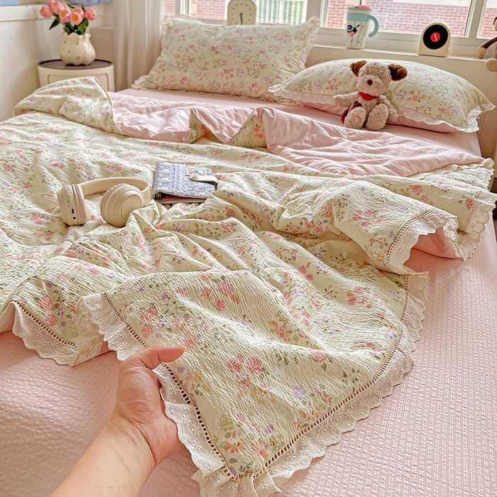 91家纺网 家纺一手货源 找家纺 梦莱斯 2025新款云感木棉皱皱纱全棉花边款夏被四件套 若欢-绿