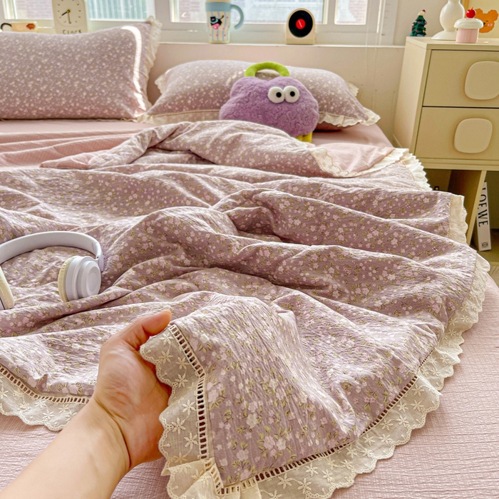 91家纺网 家纺一手货源 找家纺 （总）梦莱斯 2025新款云感木棉皱皱纱全棉花边款夏被四件套