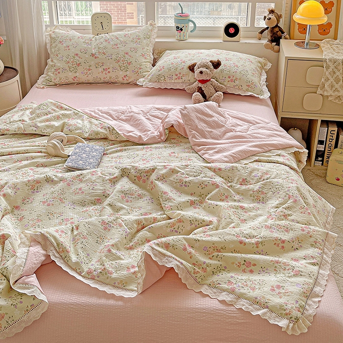 91家纺网 家纺一手货源 找家纺 梦莱斯 2025新款云感木棉皱皱纱全棉花边款夏被四件套 若欢-绿