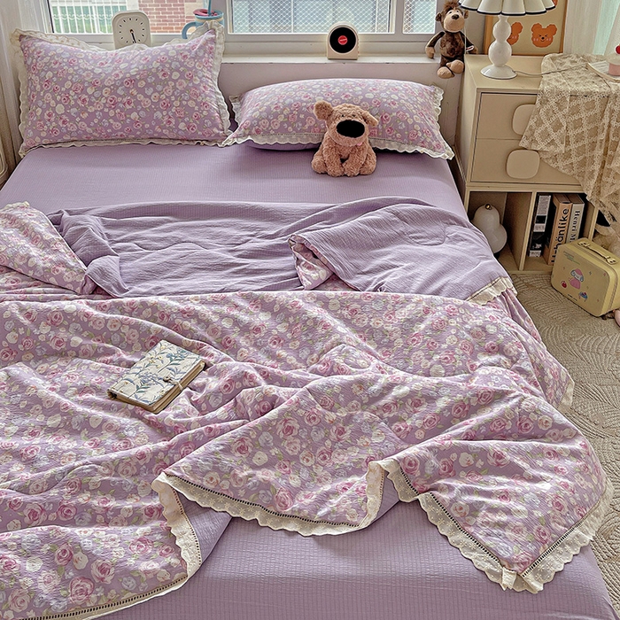 91家纺网 家纺一手货源 找家纺 梦莱斯 2025新款云感木棉皱皱纱全棉花边款夏被四件套 十里桃花紫