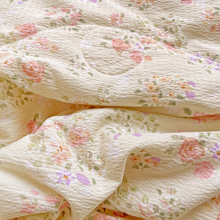 91家纺网 家纺一手货源 找家纺 梦莱斯 2025新款云感木棉皱皱纱全棉花边款夏被四件套 若欢-绿